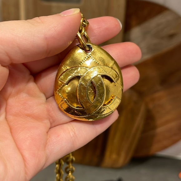 Chanel Coco Mark Matelasse Gold Plated Necklace - Picture 5 of 9